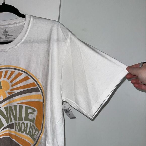 Disney Parks Unisex White Minnie Mouse Graphic Castle Tee Medium NWT - Picture 4 of 8